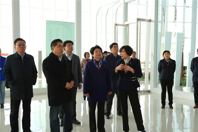 常务副省长黄莉新赴28圈(NG)大舞台药业调研强调：将国药精髓发扬光大